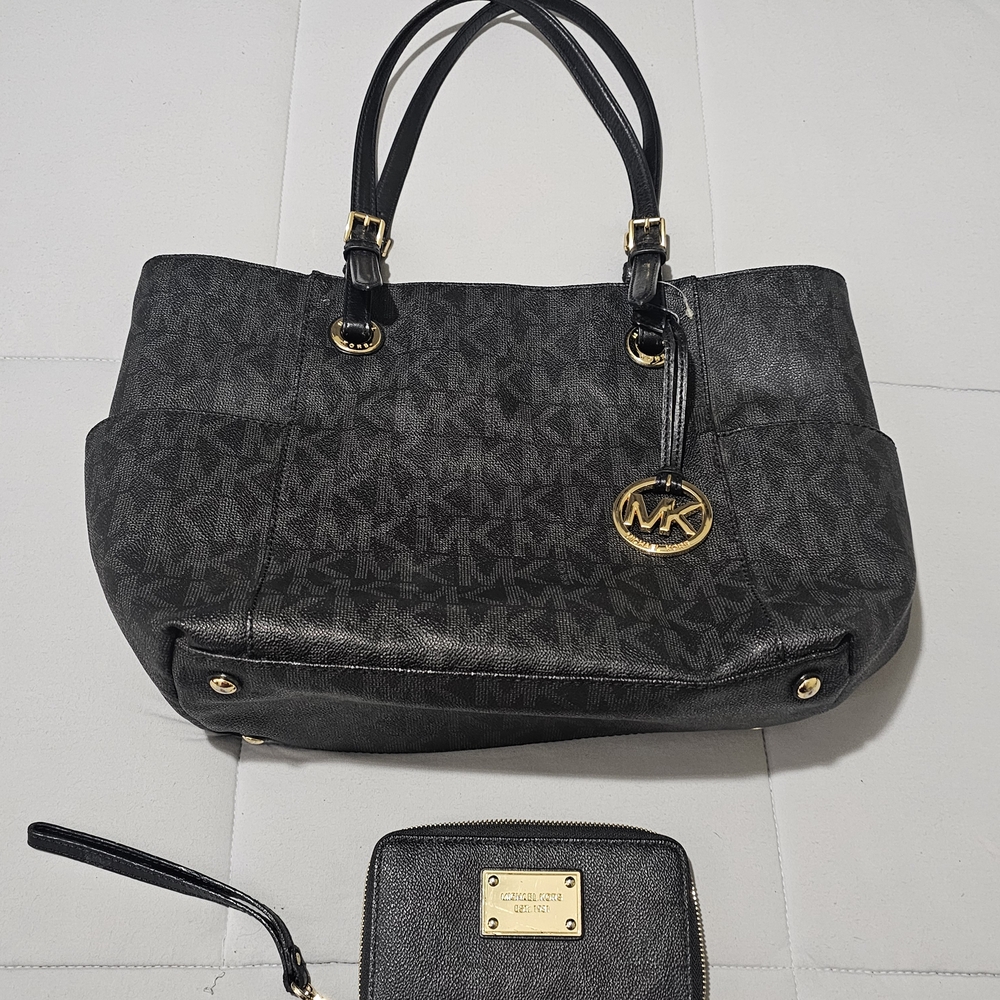 Michael Kors Jet Set Signature Tote Bag with Wallet